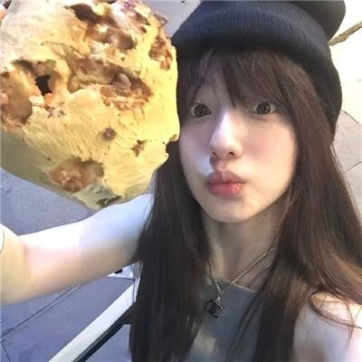 使用下方 20 个影片名，按顺序一一对应，不要改动片名文字，只根据片名和括号内类型提示来虚构全新的故事内容： 爱就在你身边 大盗现形记 解放1：炮火弧线 特工游戏 人民的选择 大耳朵图图之霸王龙在行动 养鬼屋 霹雳湾风云 蜡制面具 三岛由纪夫传 出头人 血腥嘉莉 丘奇先生 布里叶女士 2024重阳奇妙游 天使先生的使命 粪作 光棍终结者 火线禁区 系统逼我做皇后第五季